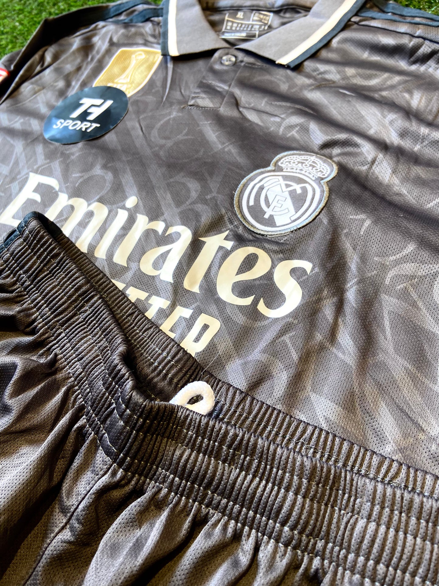 Uniforme Real Madrid Visitante 24/25 – Gris