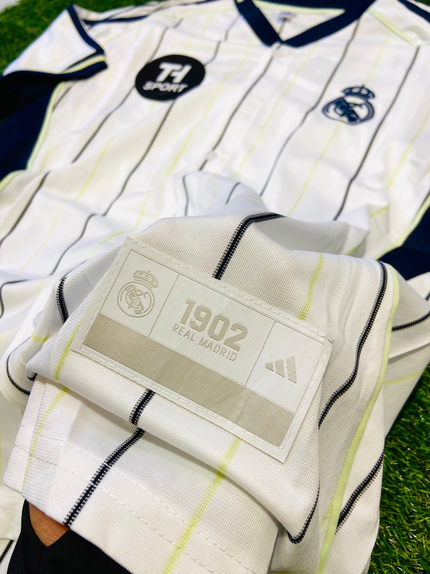 Camiseta Real Madrid Estilo Beisbolera 2025